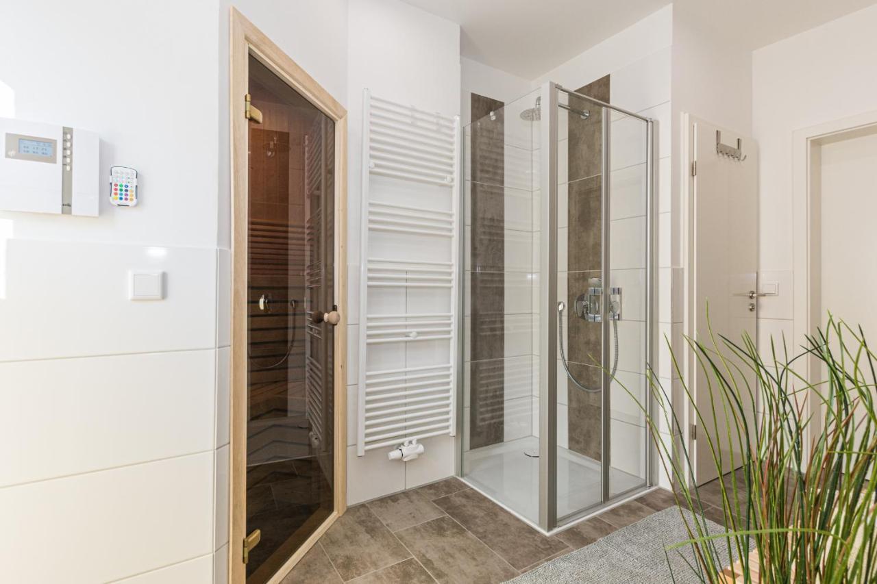 5 Sterne Ferienhaus Direkt Am See Mit Sauna-Kamin-Garten Krakow am See Esterno foto